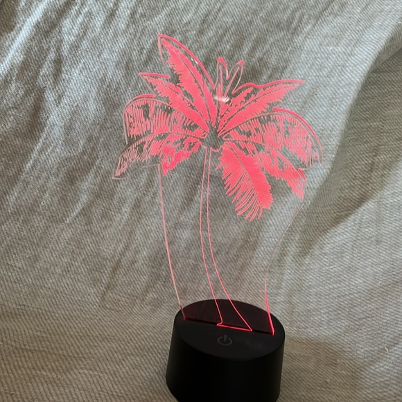 Color changing palm tree decoration - Picture 2 of 4